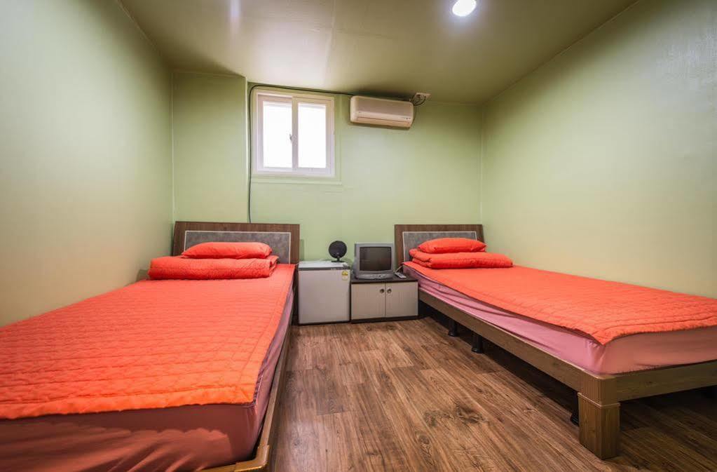 Chris Hostel Сеул Екстериор снимка