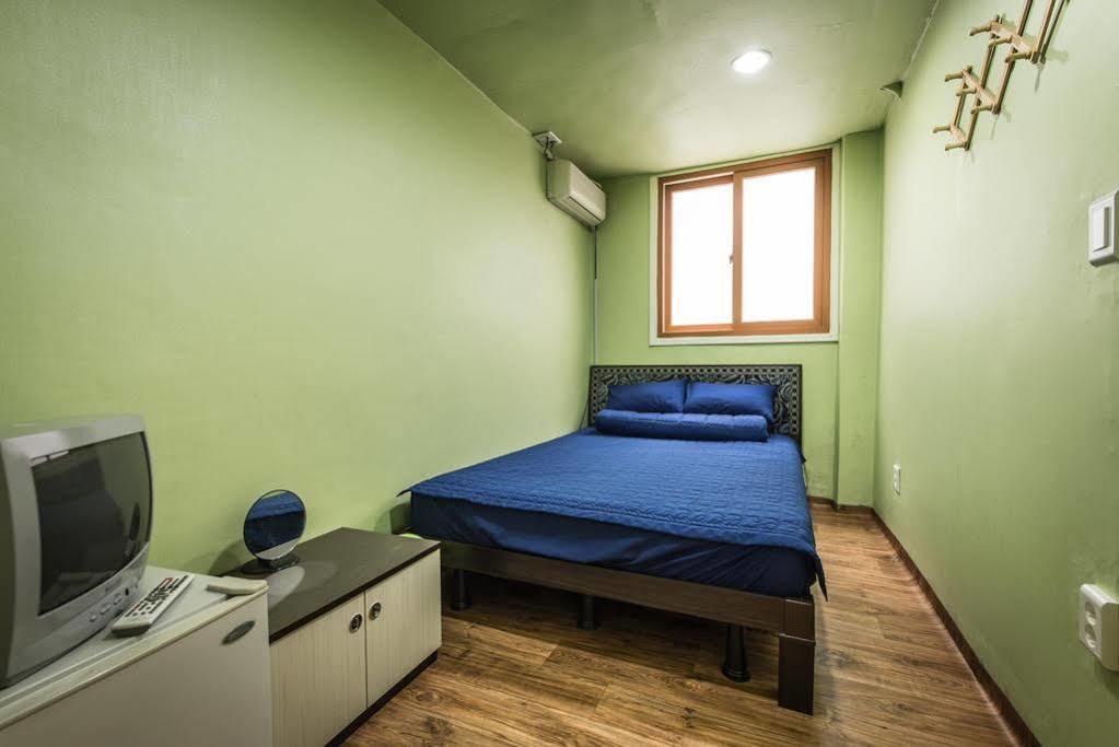 Chris Hostel Сеул Екстериор снимка