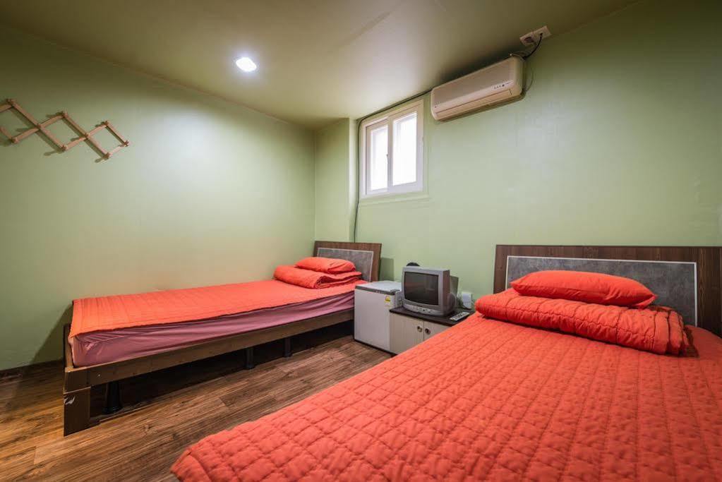 Chris Hostel Сеул Екстериор снимка