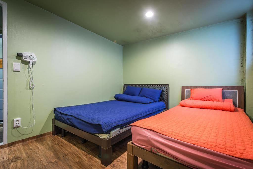 Chris Hostel Сеул Екстериор снимка
